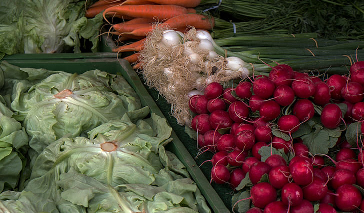 為何從大企業(yè)到小攤小販都離不開塑料周轉(zhuǎn)箱？