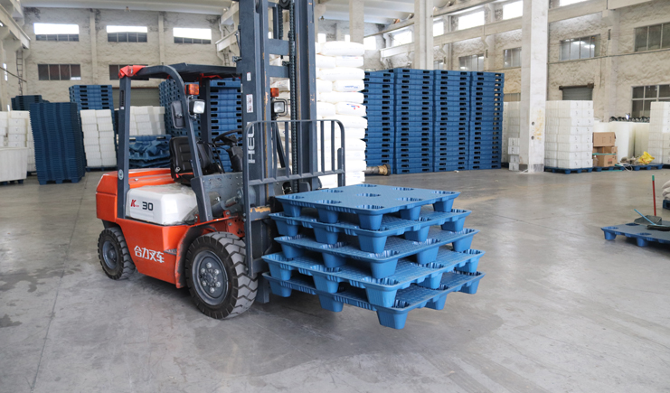 復聯(lián)4的英雄們維護宇宙和平，塑料托盤守護您