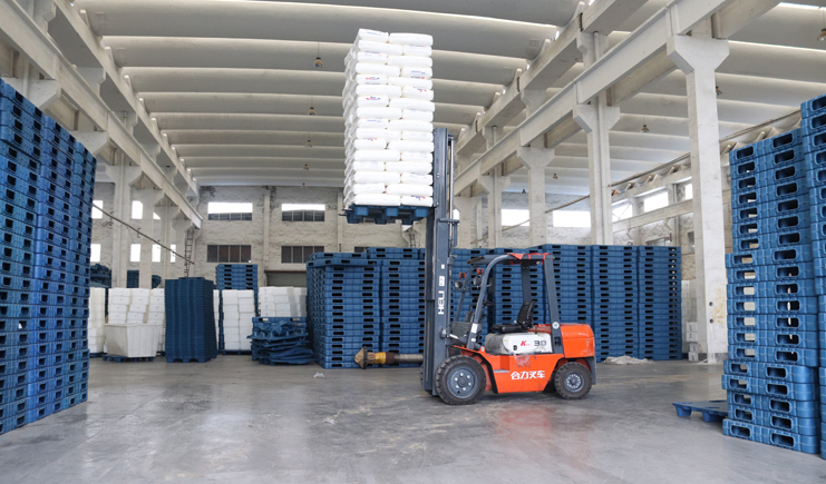 吹塑托盤(pán)廠家瘋起來(lái)，連自己家的托盤(pán)都不放過(guò)!